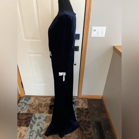 New R&M Richards blue long velvet V neck ruched poly/spandex dress. Size 14 - Picture 7 of 16